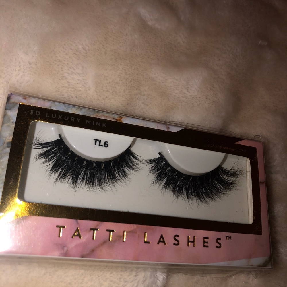 Eyelashes - Picture 7 of 8